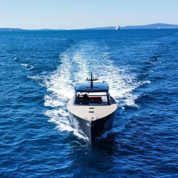 Front view of the Colnago 45 cruising on the Adriatic