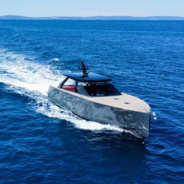 Colnago 45 cruising at sea during a private boat tour from Split